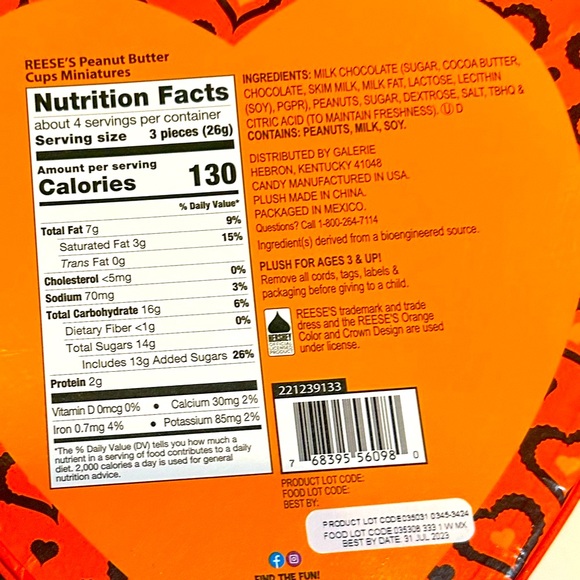 REESES VALENTINE HEART CHOCOLATE BOX W/ PLUSH BEAR COLLECTIBLE GIFT NO CANDY 9” - Picture 4 of 7